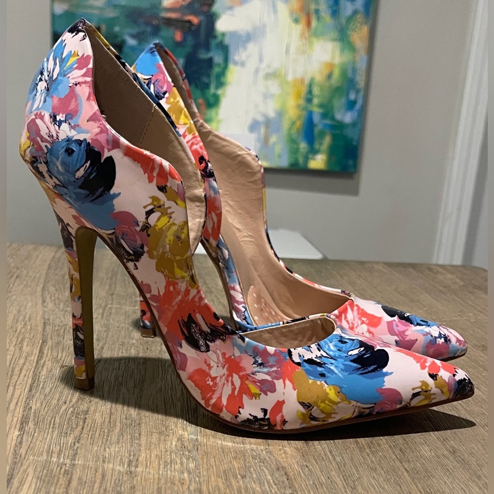 bebe Multicolor Floral Pointy Heels, Size 6.5